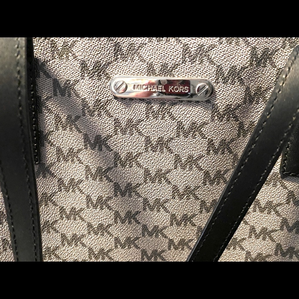 Michael Kors Emry Tote Bag View 4